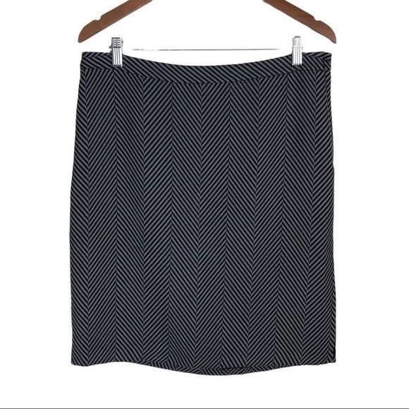4/$45 H&M | Grey Black Herringbone Skirt | 10 - Picture 3 of 8